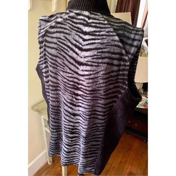 Jones NY Ladies Zip Up Vest - Picture 3 of 9